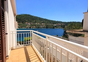 Two bedroom apartment with terrace and sea view Brna, Korčula (A-10057-b)