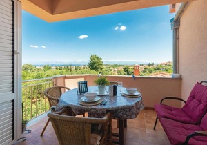 Two-Bedroom Apartment in Sutomiscica