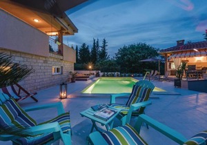 Two-Bedroom Apartment in Sutomiscica
