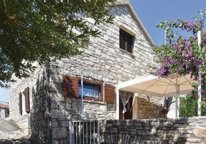Two-Bedroom Apartment In Stomorska