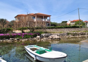 Two bedroom apartment near beach Ugljan (A-829-b)