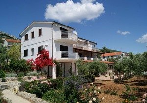 Two bedroom apartment near beach Zavala, Hvar (A-553-b)