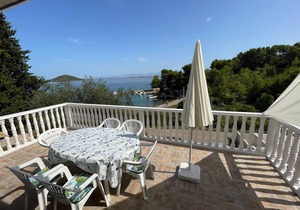 Two bedroom apartment near beach Kali, Ugljan (A-345-a)