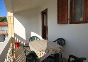 Two bedroom apartment near beach Rukavac, Vis (A-1154-e)
