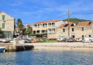 Two bedroom apartment near beach Rukavac, Vis (A-1154-e)