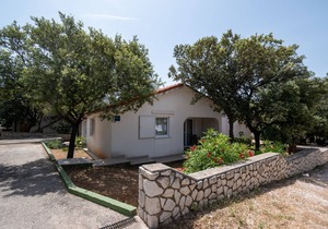 Two bedroom apartment with terrace Mandre (Pag) (A-16836-a)