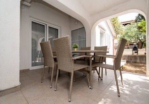 Two bedroom apartment with terrace Mandre (Pag) (A-16836-a)