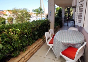 Two bedroom apartment with terrace and sea view Vrboska, Hvar (A-541-a)