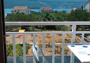 Two bedroom apartment with balcony and sea view Poljica, Trogir (A-14803-b)