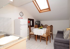 Two bedroom apartment with terrace and sea view Zavalatica, Korčula (A-14204-b)