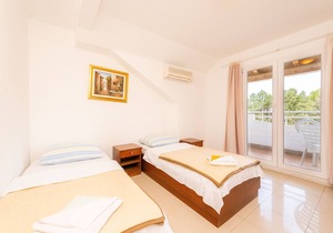 Villa Christina for up to 19 people - with pool, max. capacity 30 people