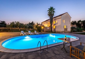 Villa Christina for up to 25 people - with pool, max. capacity 30 people