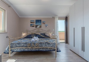 Villa Contessa with Beautiful Garden and Fireplace