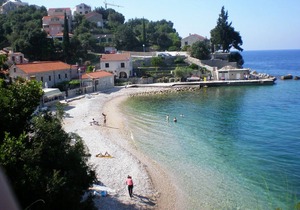Villa Doris - 1 bedroom APARTMENT for 4 adults, shared sea view terrace