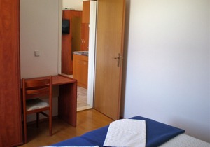 Villa Doris - 1 bedroom APARTMENT for 4 adults, shared sea view terrace