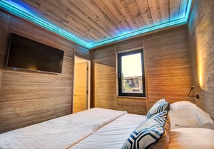 Villa in Zrce, Close to the Beach, Water Sports, Festival, Party, Free Wifi