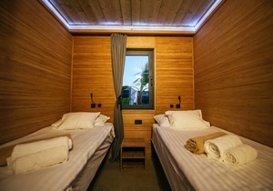 Villa in Zrce, Close to the Beach, Water Sports, Festival, Party, Free Wifi