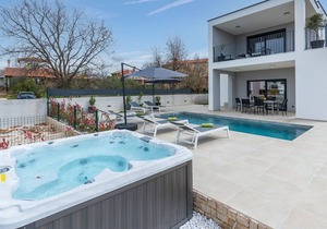 Villa Lucia with jacuzzi and private pool near Porec