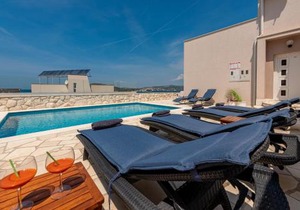 Villa Mona Apartments