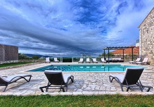 Villa Pave Hilltop - six bedroom, pool, jacuzzi, for up to 16