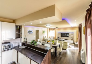 Villa Pave - Six-Bedroom Villa with Terrace and Swimming Pool