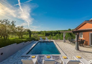 Villa Pendolina with Private Pool, Garden and BBQ