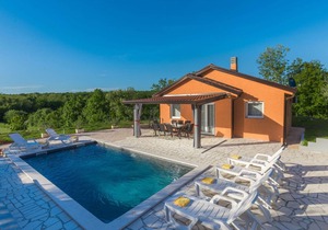 Villa Pendolina with Private Pool, Garden and BBQ