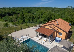 Villa Pendolina with Private Pool, Garden and BBQ