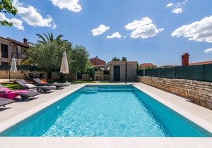 Villa Pietra for 6 people near Fažana with sea view - children playground & pet friendly