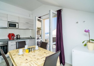 Villa Samba - Standard One-Bedroom Apartment with Balcony and Sea View