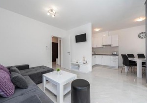 Villa Star 2 a centrally located ap. with a pool