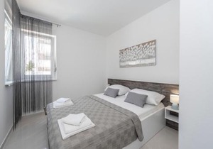 Villa Star 2 a centrally located ap. with a pool