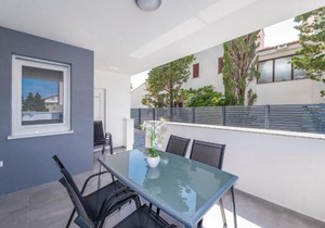 Villa Star 2 a centrally located ap. with a pool