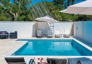 Villa Star 2 luxury apartment with a pool