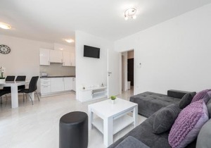 Villa Star 5 a centrally located ap. with a pool