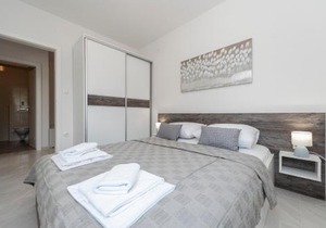 Villa Star 5 a centrally located ap. with a pool