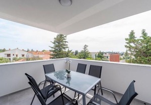 Villa Star 5 a centrally located ap. with a pool