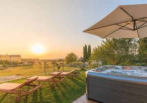 Wonderful, modern villa with pool, whirlpool and garden, near Rovinj in Rovinjsko Selo