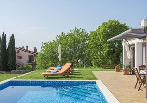 Wonderful, modern villa with pool, whirlpool and garden, near Rovinj in Rovinjsko Selo