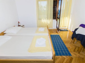 Tina | Starigrad