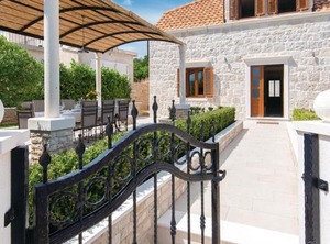 Holiday Loviste | Loviste