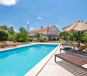 Vinjani Gornji Outdoor Swimming 
