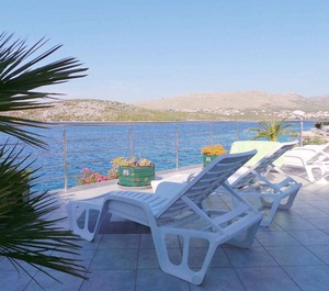 Holiday The Sea Terrace 
