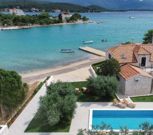 Holiday Loviste 
