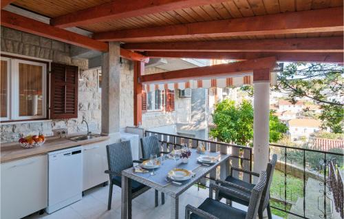 Splitska Apartment | 1 Bedroom Cozy Apartment In Splitska