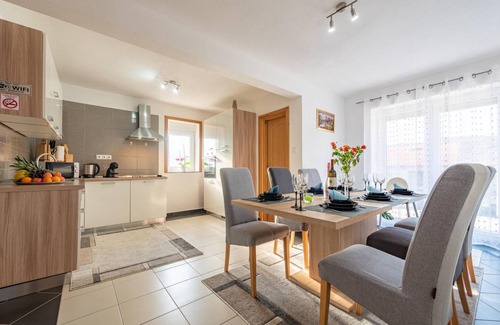 Municipality of Gracac Apartment | 100 m² Apartment ∙ 3 bedrooms ∙ 6 guests