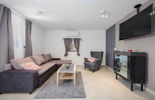 Cepic House | 100 m² House ∙ 2 bedrooms ∙ 4 guests