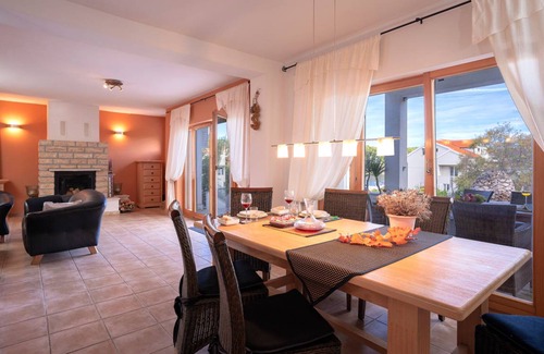 Vrboska House | 100 m² House ∙ 3 bedrooms ∙ 6 guests