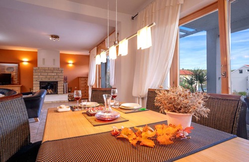 Vrboska House | 100 m² House ∙ 3 bedrooms ∙ 6 guests
