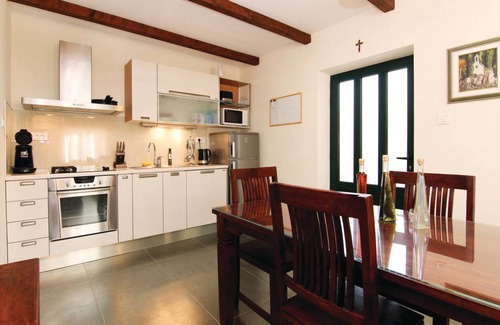 Zrnovnica House | 104 m² House ∙ 3 bedrooms ∙ 6 guests